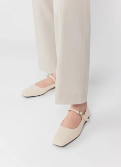 DELIA SCHOENEN