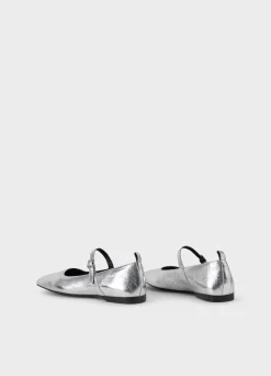 DELIA SCHOENEN