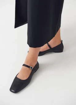 DELIA SCHOENEN