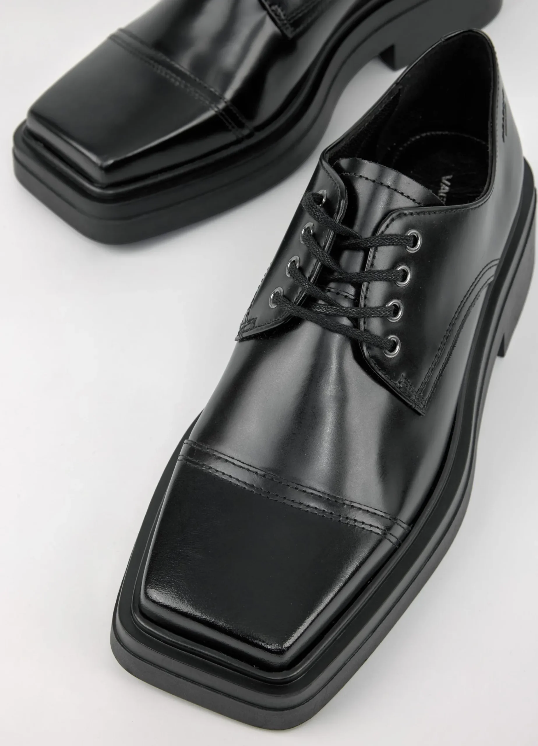 EYRA SCHOENEN