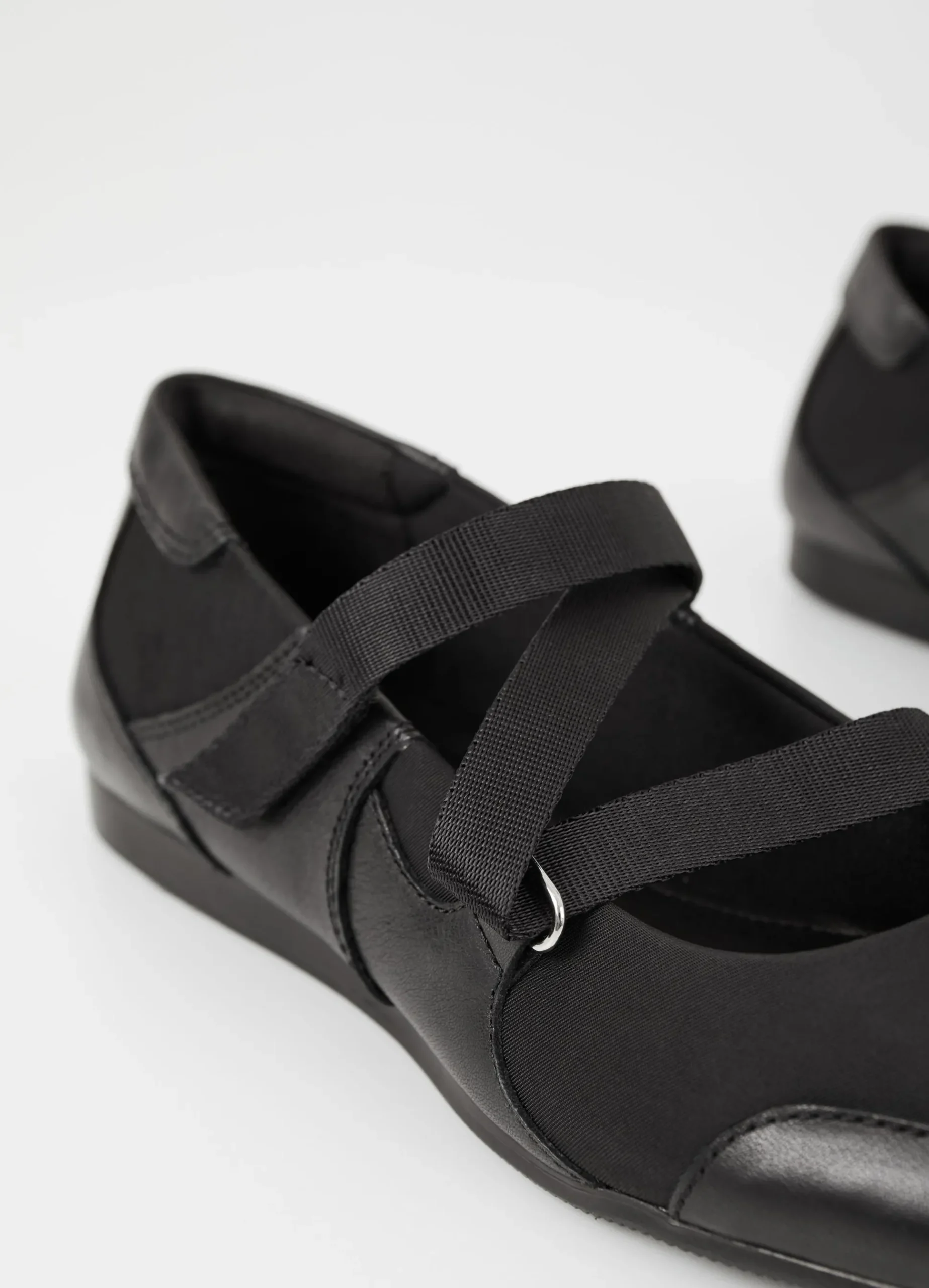 HILLARY SCHOENEN