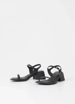 INES SANDALEN