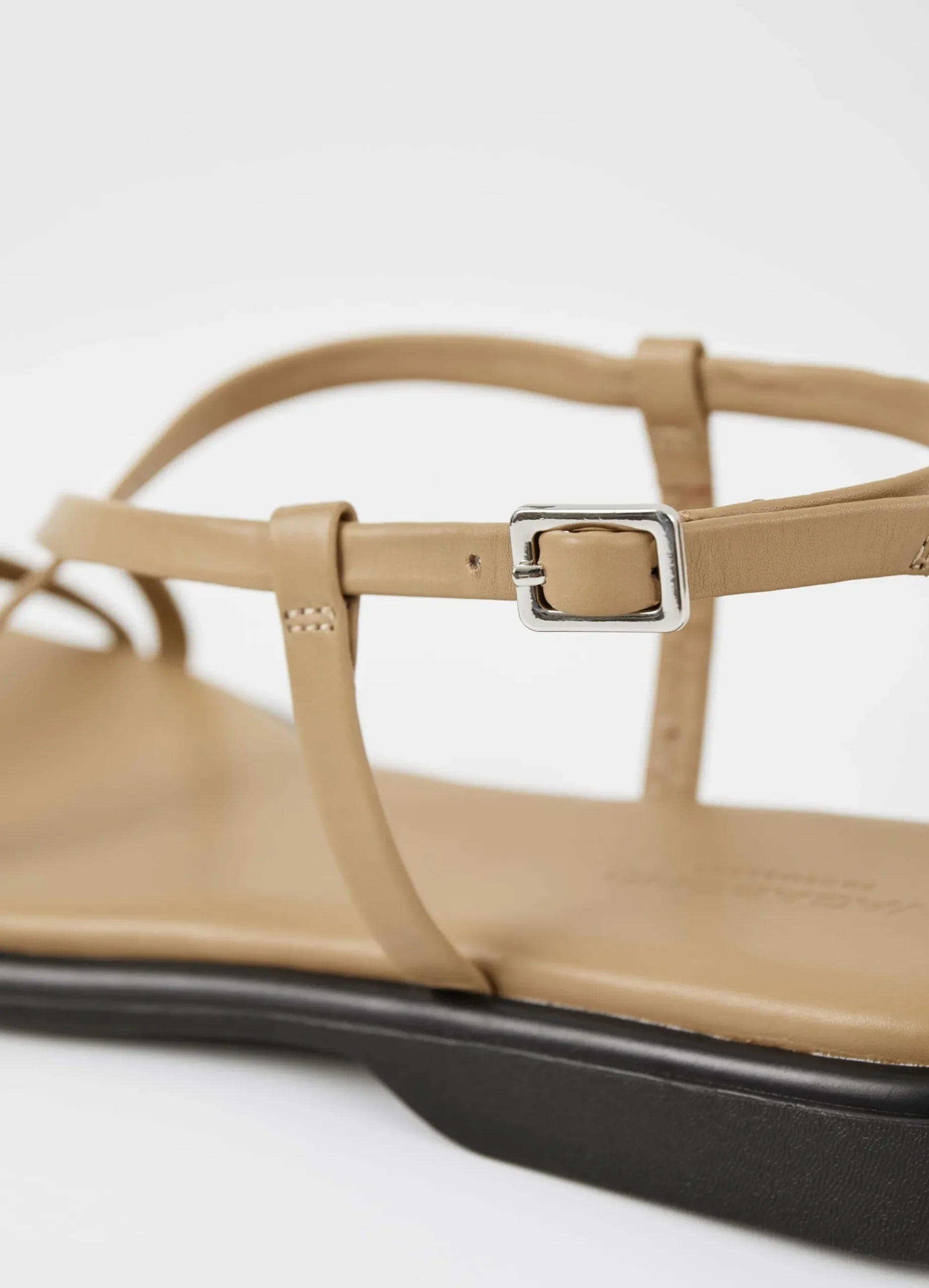 IZZY SANDALEN