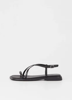 IZZY SANDALEN