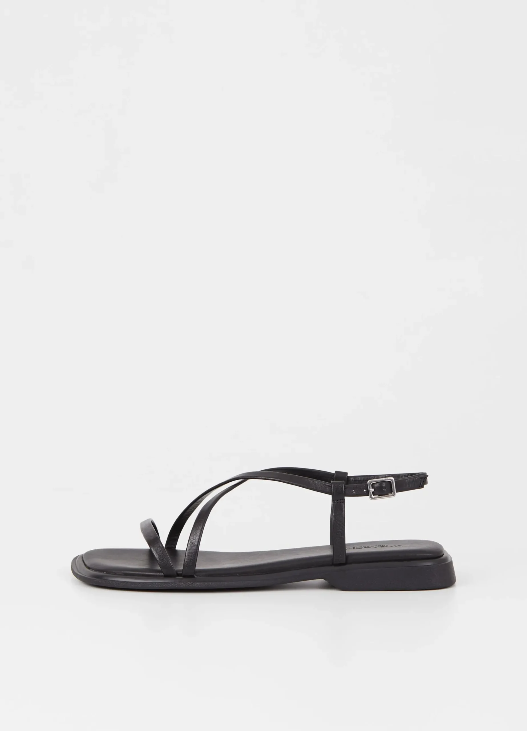 IZZY SANDALEN