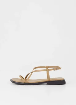 IZZY SANDALEN