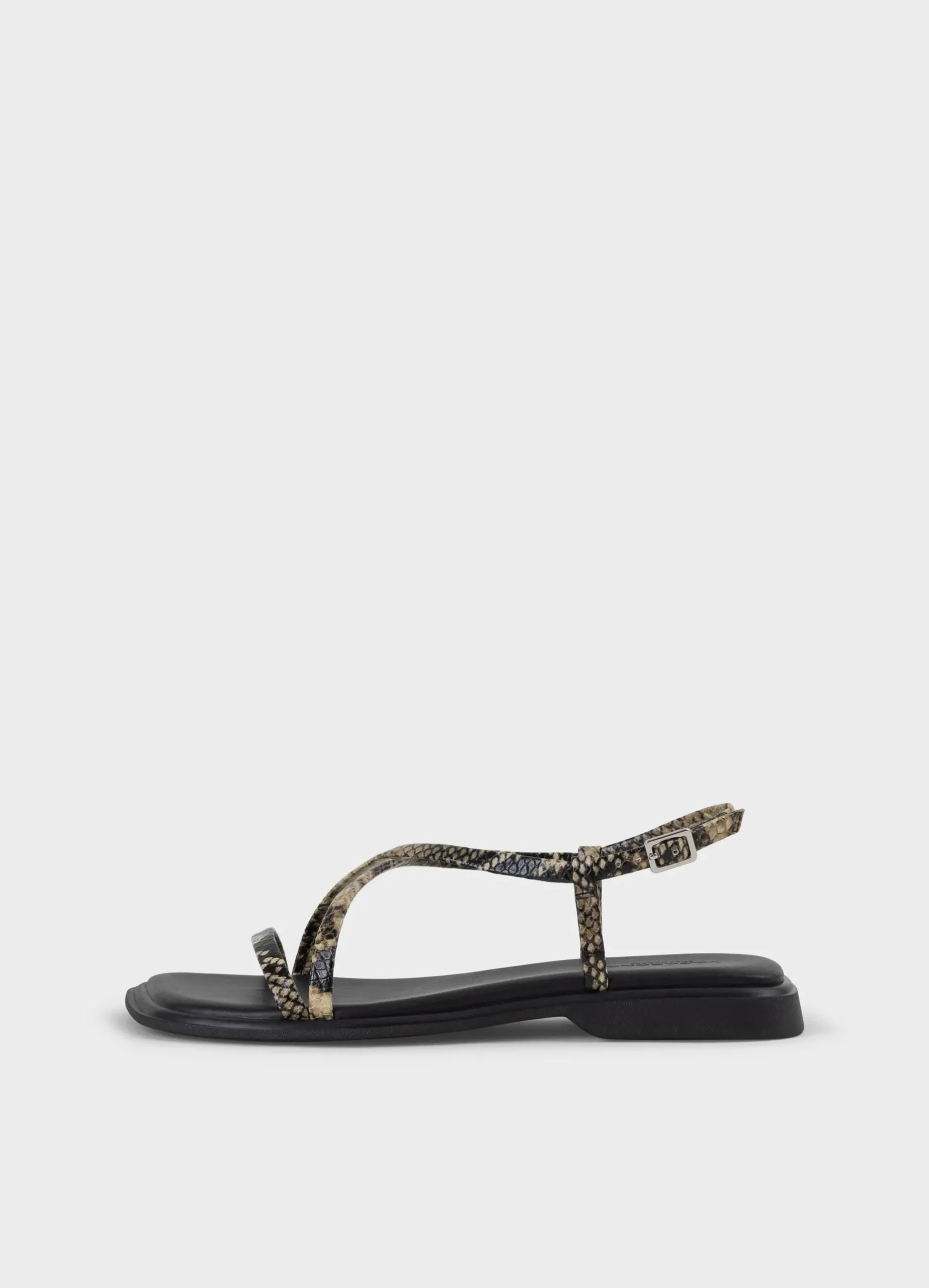 IZZY SANDALEN