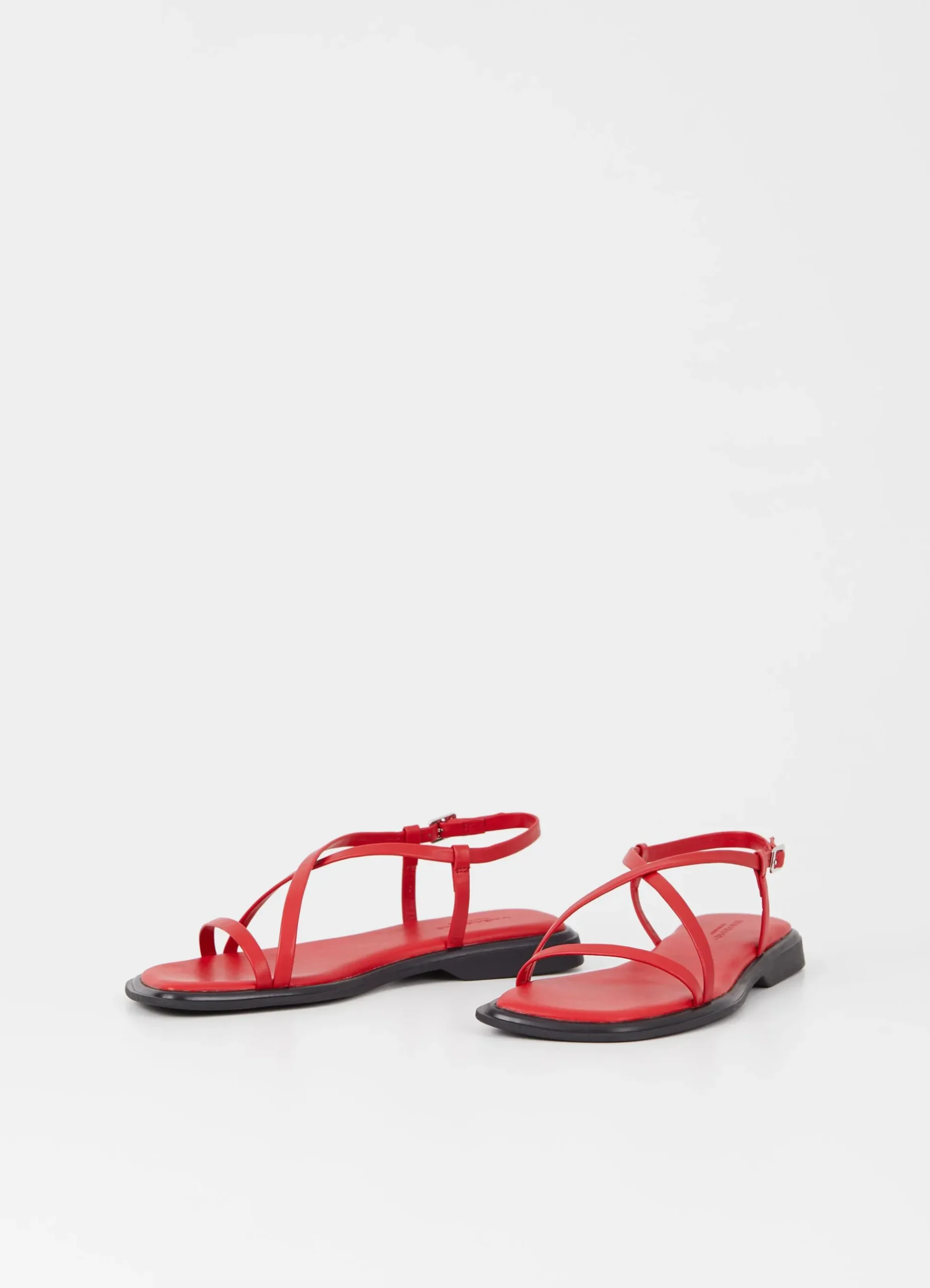 IZZY SANDALEN
