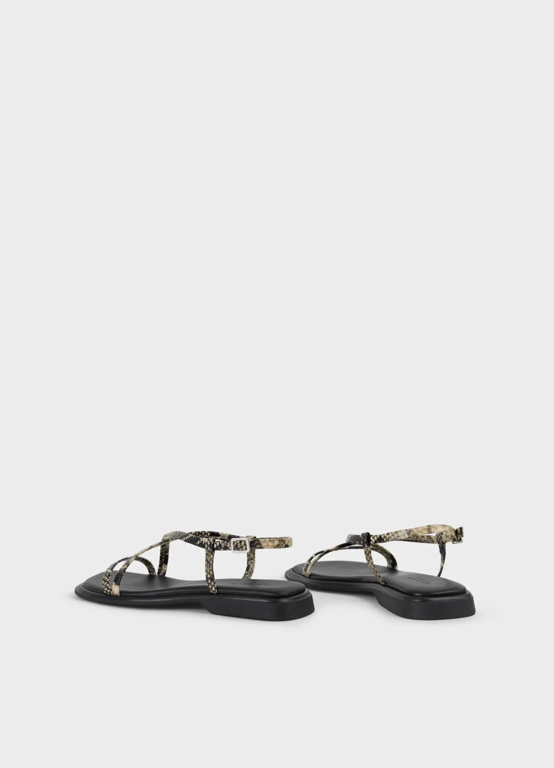 IZZY SANDALEN