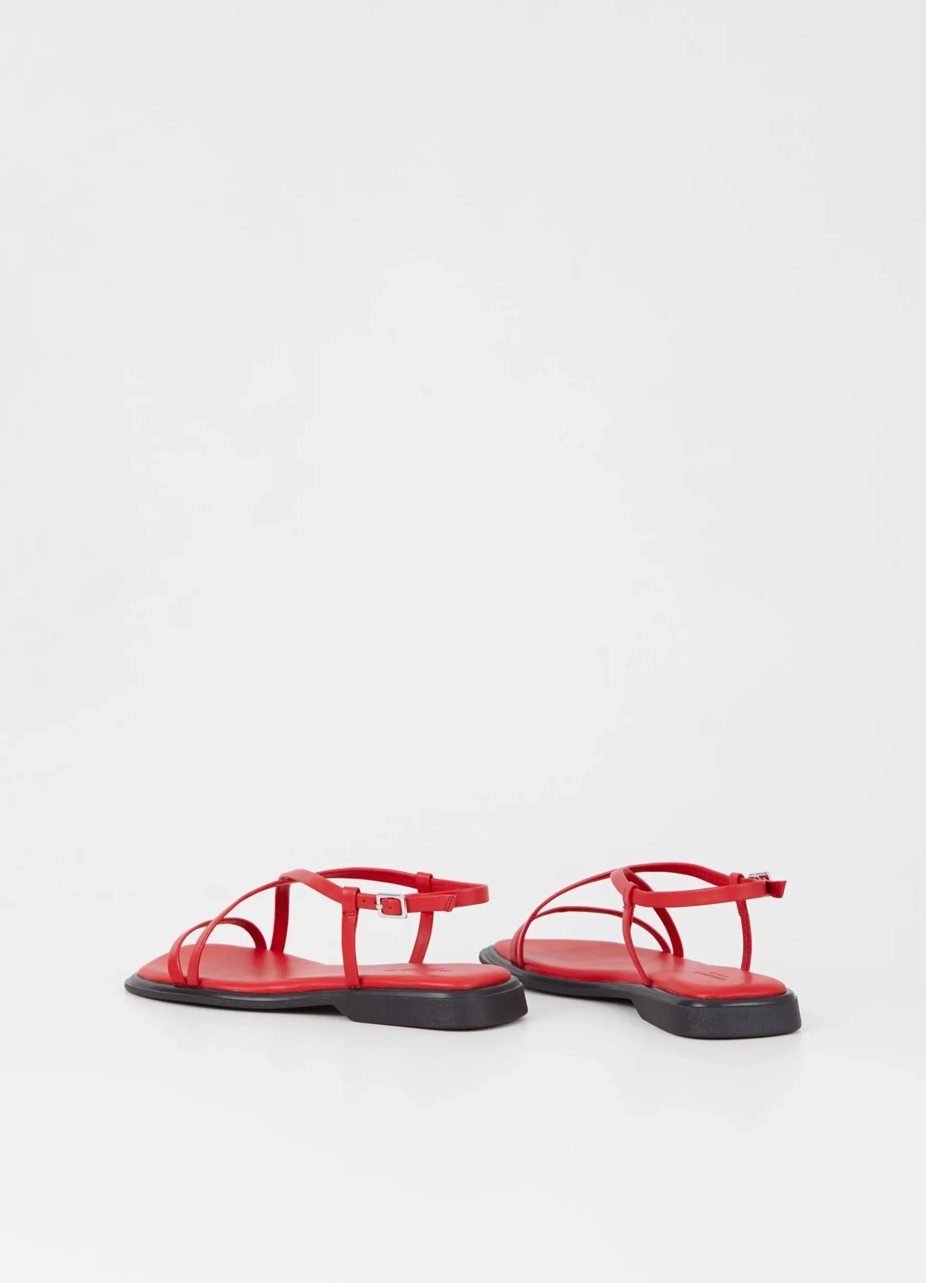 IZZY SANDALEN