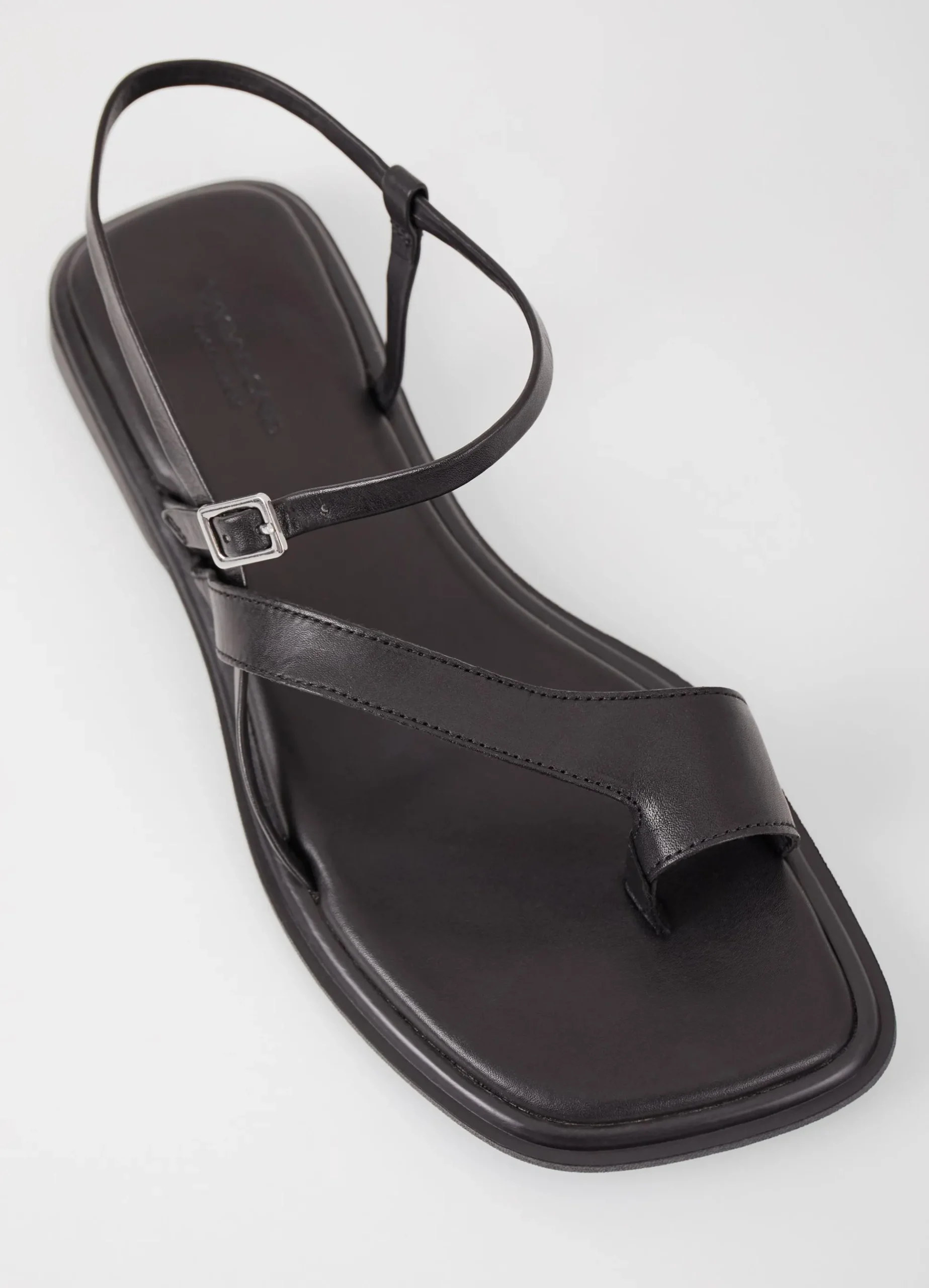 IZZY SANDALEN