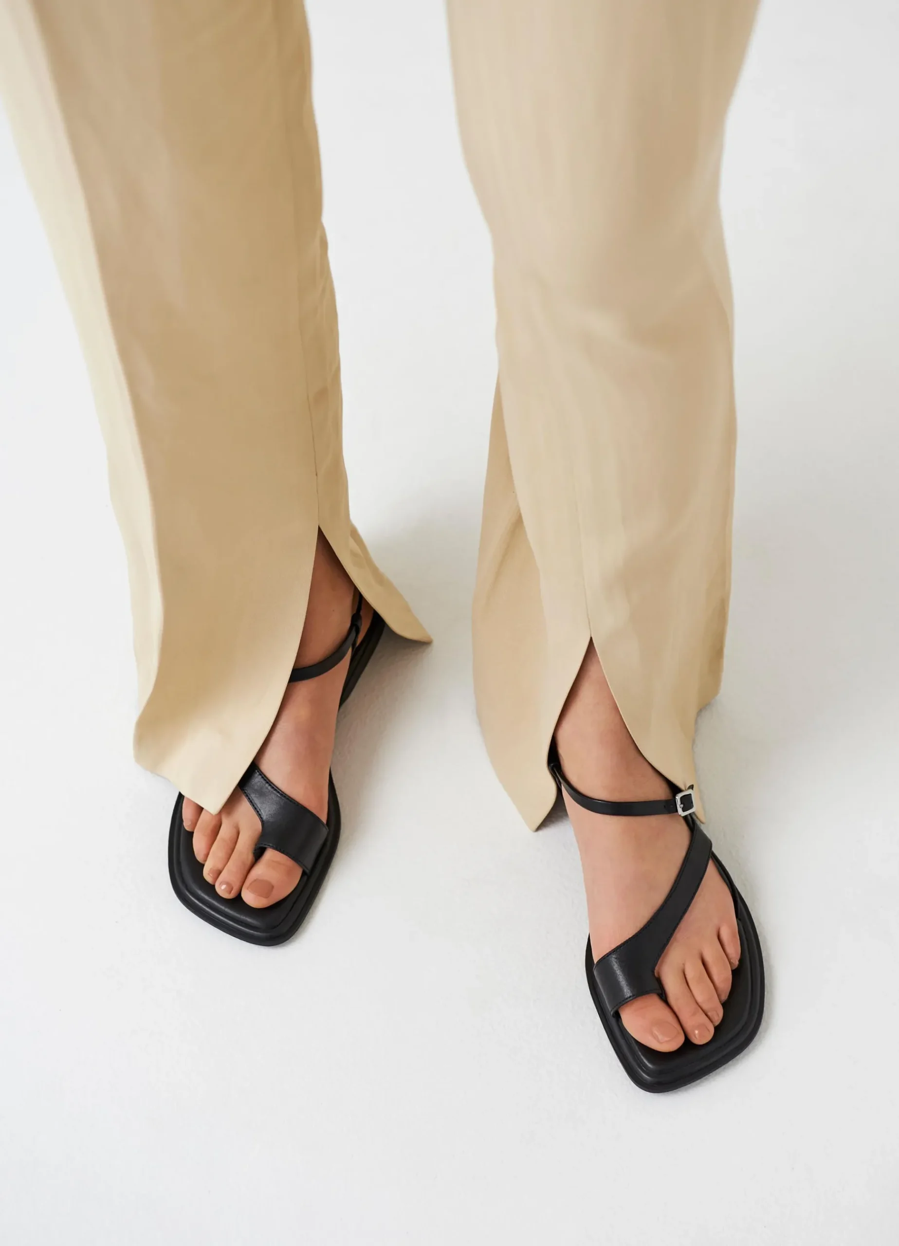 IZZY SANDALEN