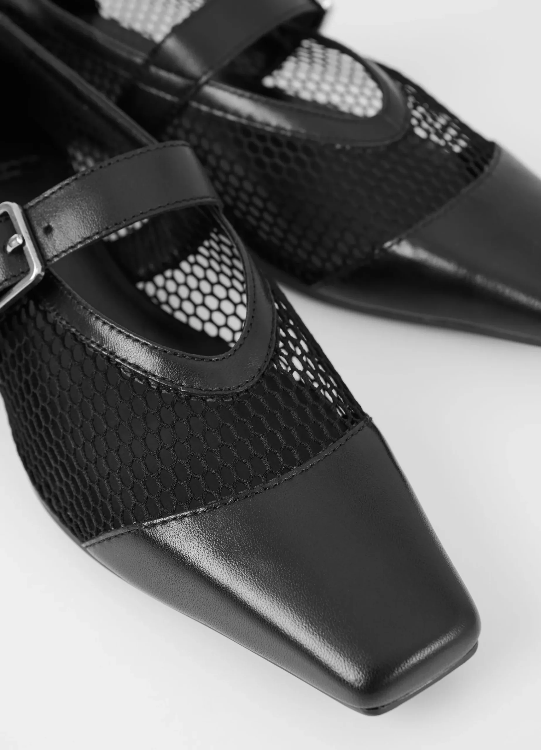 WIOLETTA SCHOENEN