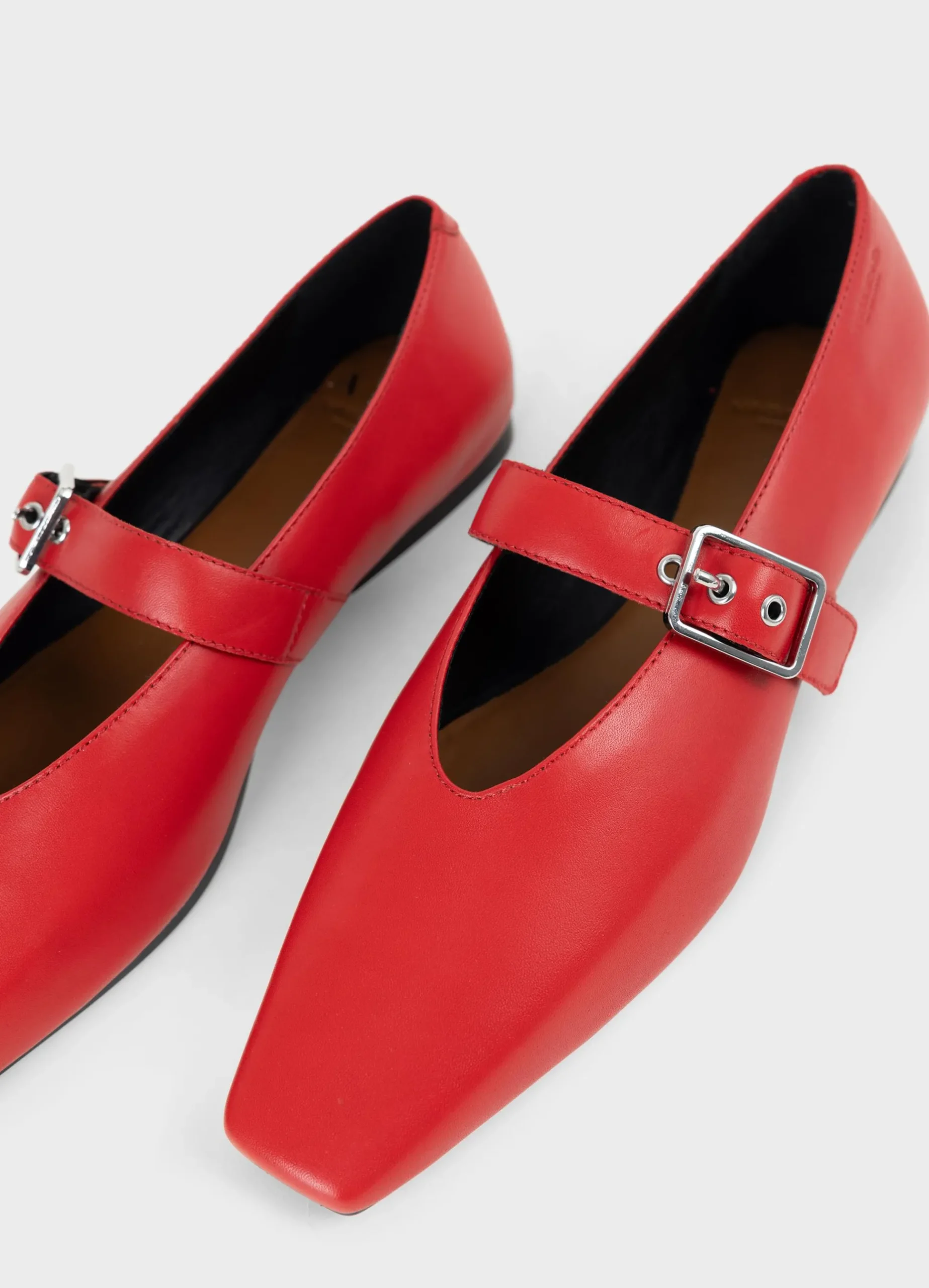 WIOLETTA SCHOENEN